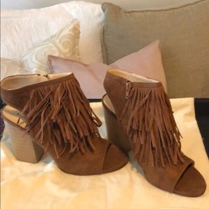 Brown thick heel with fringe brand new never worn